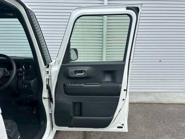 �^�]�ȃh�A��