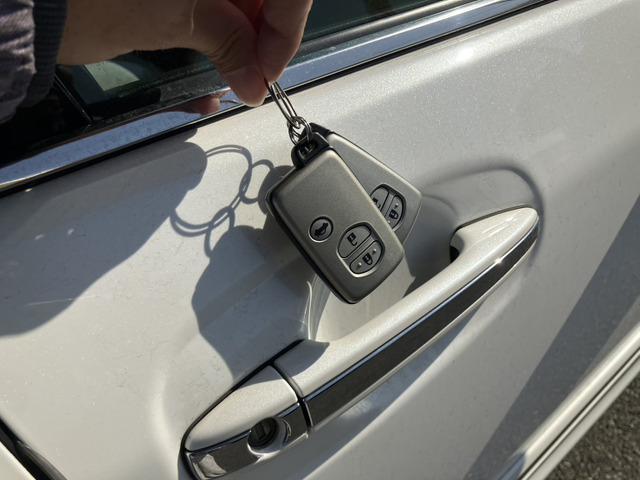 �^�b�`��Ń��b�N����OK! �L�[���X�ƘA���Ńh�A�~���[�������J���܂�(�I�[�g���g���~���[)�B