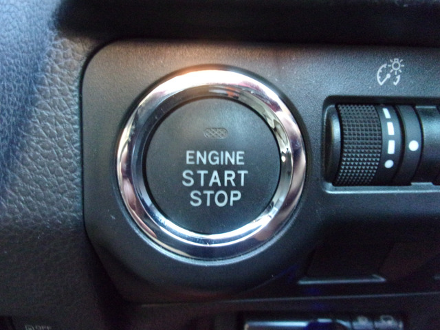 �G���W���X�^�[�g�̓v�b�V�����B