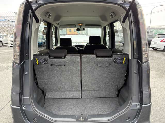 ���i�̂���������ʋ΁A���}���ɏ\���ȉ׎��X�y�[�X���m�ۂ��Ă���܂��B�Z�J���h�V�[�g��|���ƁA�傫�ȉו��̐ύڂ��\�ł�