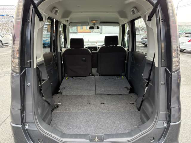 ���i�̂���������ʋ΁A���}���ɏ\���ȉ׎��X�y�[�X���m�ۂ��Ă���܂��B�Z�J���h�V�[�g��|���ƁA�傫�ȉו��̐ύڂ��\�ł�