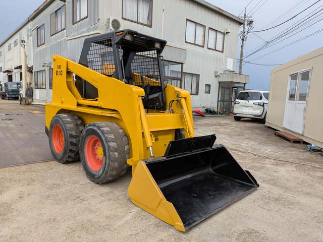 TCMスキッドステアローダー