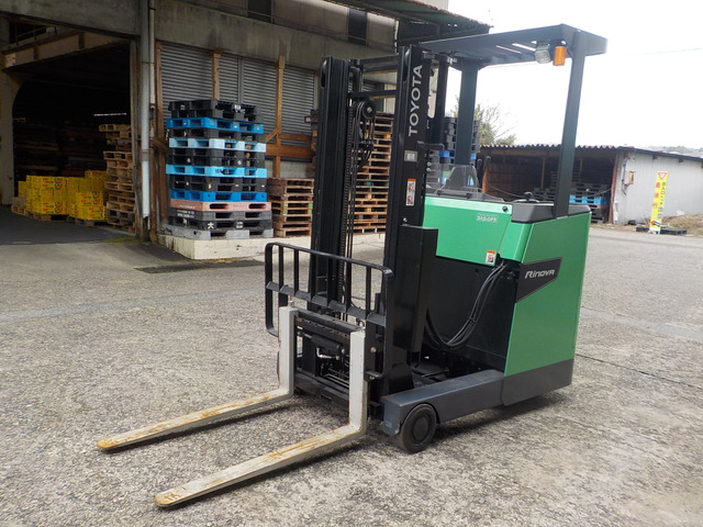 トヨタL&amp;F電動フォークリフト