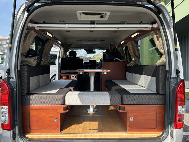 �傫�ȃo�b�N�h�A�ŉו��̏o��������y�X�ł�!