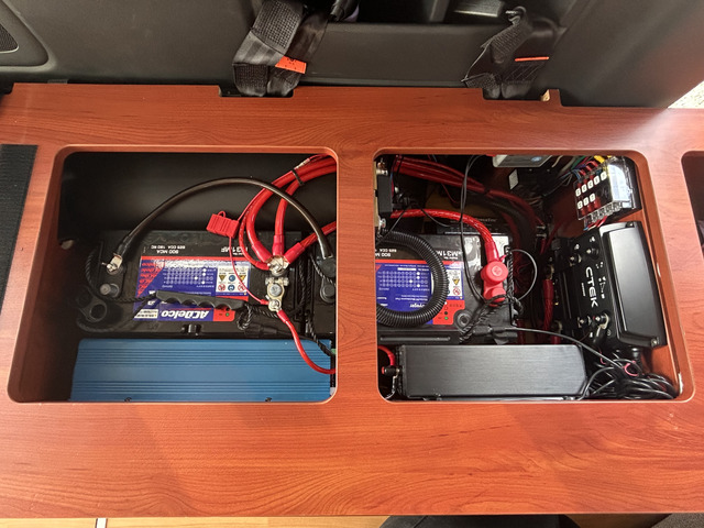 CTEK���s�[�d�� 1500W�C���o�[�^�[ �c�C���T�u�o�b�e���[ ���`�E���V�X�e���������C����������!