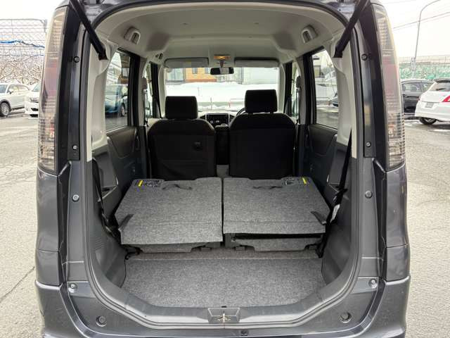 ���i�̂���������ʋ΁A���}���ɏ\���ȉ׎��X�y�[�X���m�ۂ��Ă���܂��B�Z�J���h�V�[�g��|���ƁA�傫�ȉו��̐ύڂ��\�ł�