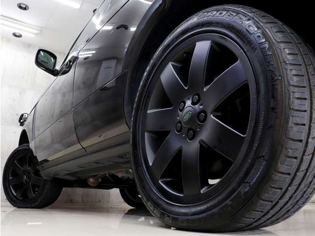 �G�N�X�e���A�̗v�ł���A���~�z�C�[���́A�����f�U�C���ƂȂ��Ă���܂��B�}�b�g�u���b�N�h�蕪���d�グ�œ��X�I���W�i���̎d�l�ƂȂ��Ă���܂��B