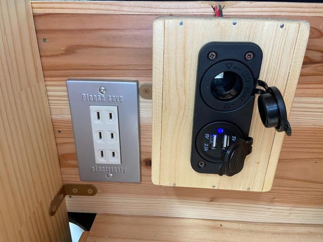 ����Ȍ�ɃR���Z���g��USB�d���A12V�d�����g���܂��B���s���Ƀ|�[�^�u���d���ւ̏[�d���\�ɂȂ�܂����B