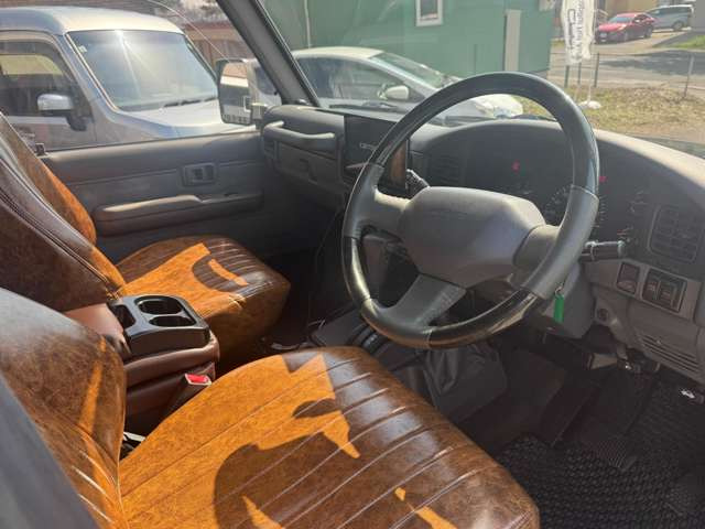 ��1��1�䒚�J�ɐ��|�����Ē����Ă���܂��B�����X�`�[�����A�������f�_���œO����������q�l�ɉ��K�ɂ��߂�������������悤�S�����Ă���܂���