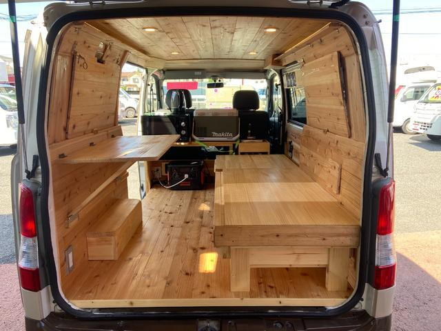 1�l�p�V�[�g�A�����W�B���Ńp�\�R���̕ҏW�����邱�Ƃ��o���܂��B4��LED���C�g�����邭�Ƃ炵�Ă���܂��B