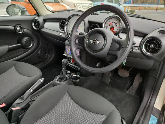 �y�c�Ǝ��ԁz ���X�͔N�����x�ł��B(��������) �c�Ǝ��Ԃ͒�9��30���`��7���܂łł��B���Z�������͂����k���������B�o�����k�E�c�Ǝ��ԉ����Ȃǂ��v�]�ɂ��������܂�!