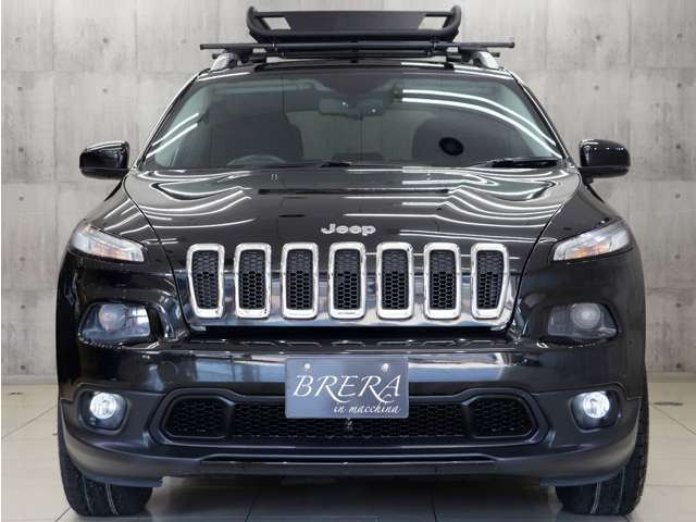 �t�����g�r���[�͏����u���b�N�n�J���[�ŃI�V�����ȕ��͋C�Ɏd�オ���Ă���܂��B