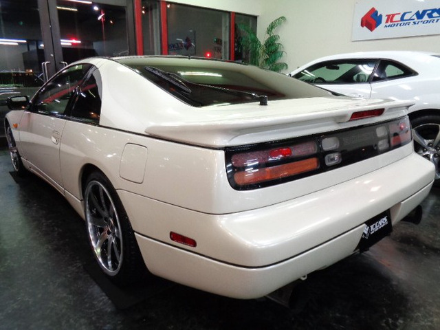 �z���C�g�p�[���J���[2by2T�o�[���[�t&18�A���~&NISMO300km���[�^�[&���J���V�[�g&�ǉ����[�^�[&MOMO�X�e�A&�O��Ό��L�����p�[&R�^���[�o�[&HDD�i�r&HID���C�g�������[����
