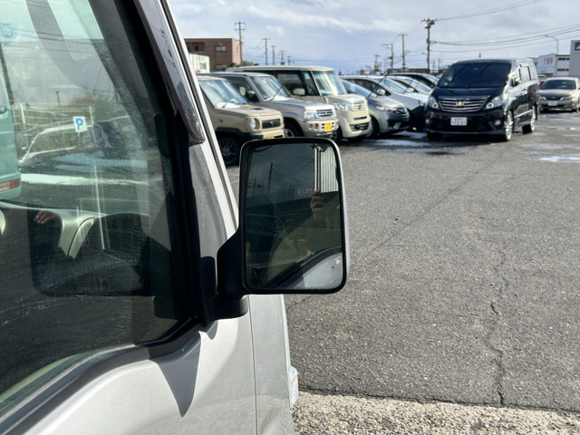 �y�x�����z���i�X�z���Ԃ������������܂��āA���ɗL�������܂��B�݌Ɏԗ��ɂȂ�܂��̂ŁA���񂲓s���̋X�������ɁA���ɗ��ĉ������B���X�\��������ƁA���ē����X���[�Y�ł��B