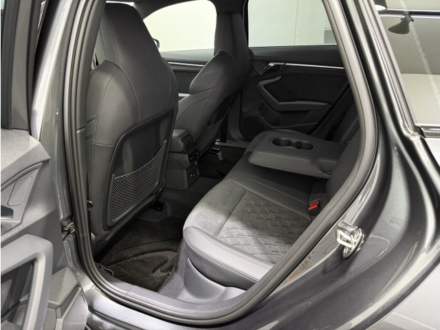 �w�ǎg���Ă��Ȃ������l�q�̃��A�V�[�g�B�t�@�~���[���[�X�̎ԗ��ŗǂ���������O�Ȕw�ʂ̉���⏝���w�ǗL��܂���B�㕔���Ȃ�3�����|���ƂȂ�܂��̂ŁA���g�p�󋵂ɍ��킹���V�[�g�A�����W���\�ł��B