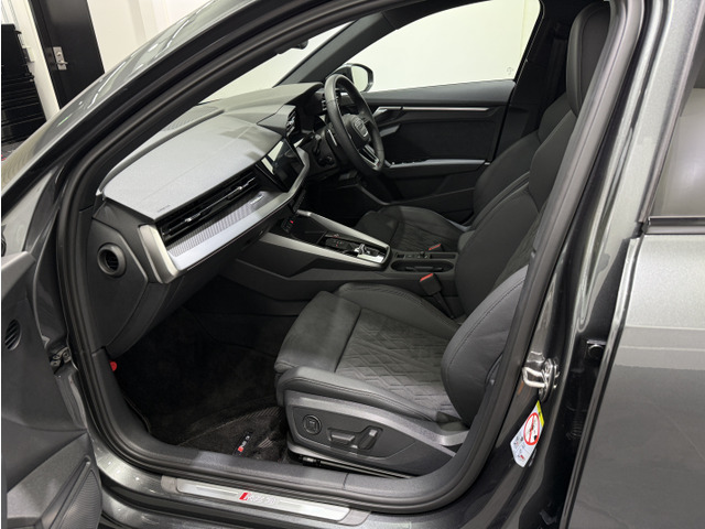 �R�[�i�����O�����h���C�o�[��p�b�Z���W���[�̐g�̂���������ƃz�[���h�B�܂��t�����g�V�[�g�ɂ́A������p�x�A���N���C�j���O��d�������ł���@�\��V�[�g�q�[�^�[�𓋍ڂ��A���K�ȃh���C�r���O�����񑩂��܂��B