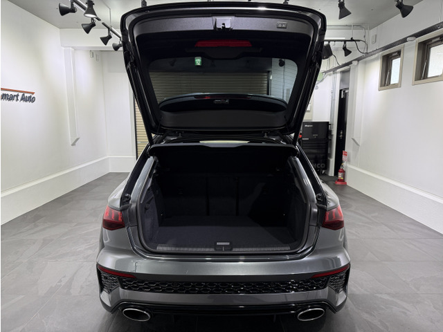 ���肪���ו����ōǂ����Ă���ꍇ�ł��A�h�o���X�g�L�[���|�P�b�g�̒��ɂ��ꂽ�܂܃��A�o���p�[���ɑ����߂Â���Ύ����ŊJ���\�ƂȂ�w�t�b�g�g�����N�I�[�v�i�[�x�������܂��B