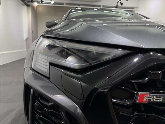 �}�g���N�XLED�w�b�h���C�g�_�C�i�~�b�N�^�[���C���f�B�P�[�^�[(F/R)��LED�����Ɛ����Ȍ��w�f�o�C�X��g�ݍ��킹���J�����V�X�e���ɂ���č����z���ϐ������������v�V�I���C�e�B���O�e�N�m���W�[�ł��B