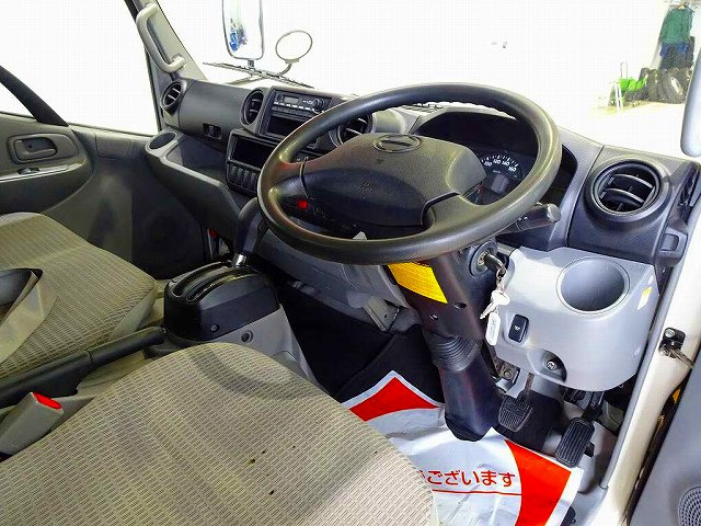 AC PS PW SRS ABS �W���h�A���b�N ���d�i�~���[ AM/FM���W�I ETC �o�b�N���j�^�[ �^�[�{ �r�C�u���[�L �A�C�h�����O�X�g�b�v �g���N�V�����R���g���[�� �n�C���[�t