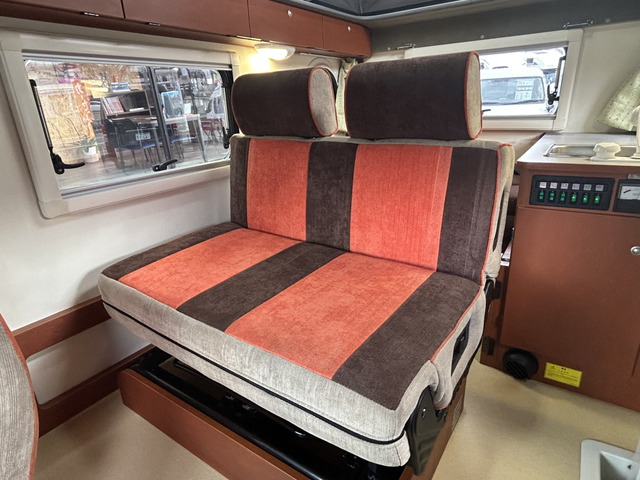 2��ڃV�[�g�͑��s���͑O�����ɂ��邱�Ƃ��\�ł�!