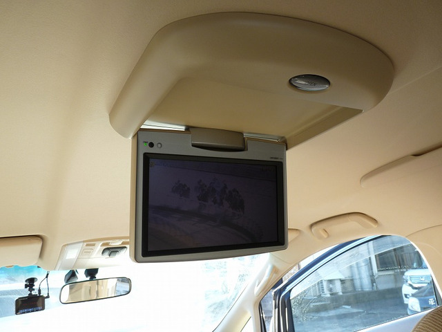 �㕔���Ȃł��y���߂鏃��9�C���`��ȃ��j�^�[����������Ă��܂��B������񗼑��p���[�X���C�h�̂��Ԃł��B