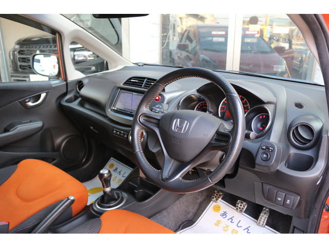 ���S�ԓ��O���N���[�j���O�ς݁��O�������グ�E�A���~�z�C���E�������E�V��E�t���A�}�b�g�E�V�[�g�S�ȁE�h�A���E�p�l���S�́E�K���X�Ȃǎԓ��̋��X�܂ōR�ې����X�^�b�t������䂱������Ď{�H���Ă��܂���