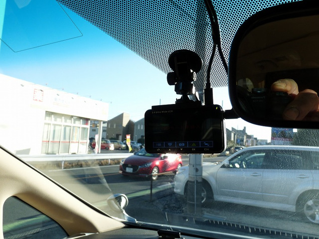 �����i�r�t���Z�OTV�AETC�A�O��h���C�u���R�[�_�[�A�o�b�N�J�����A���9�C���`���j�^�[��������Ă��܂��B