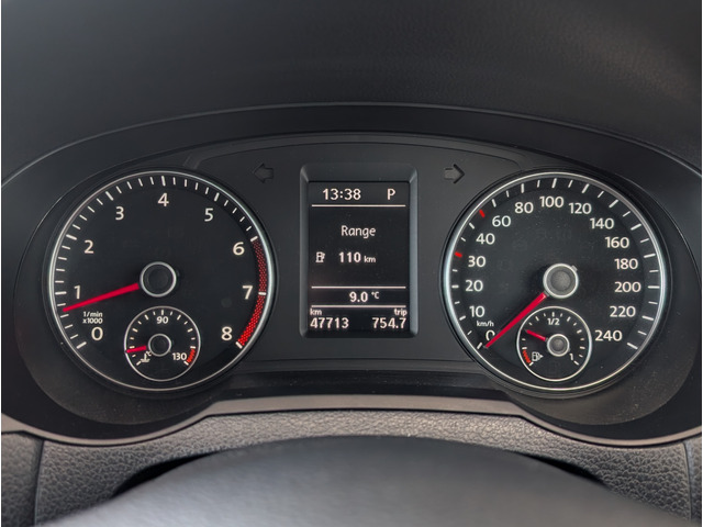 �V���v���ȑ���ƂȂ郁�[�^�[�p�l���ł����Z���^�[���ɂ̓C���t�H���[�V�����f�B�X�v���C��������Ă܂��B