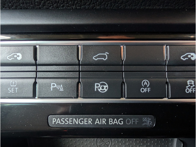 �p���[�X���C�h�h�A�ɉ����ăo�b�N�h�A�܂ł��{�^������̃����^�b�`�ŊJ�\�ł��B�����̕��ł��ȒP�ɑ���\�ł���B