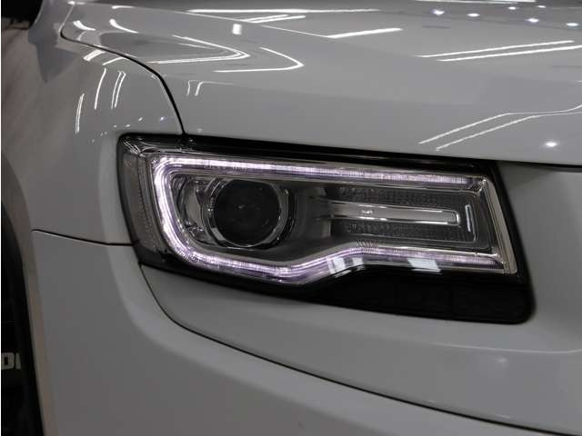 �X���[�����C�g���I���ɂ���ƃC���i�[������LED���������A��i�I�ŃI�V�����Ȉ�ۂ�^���Ă���܂��B