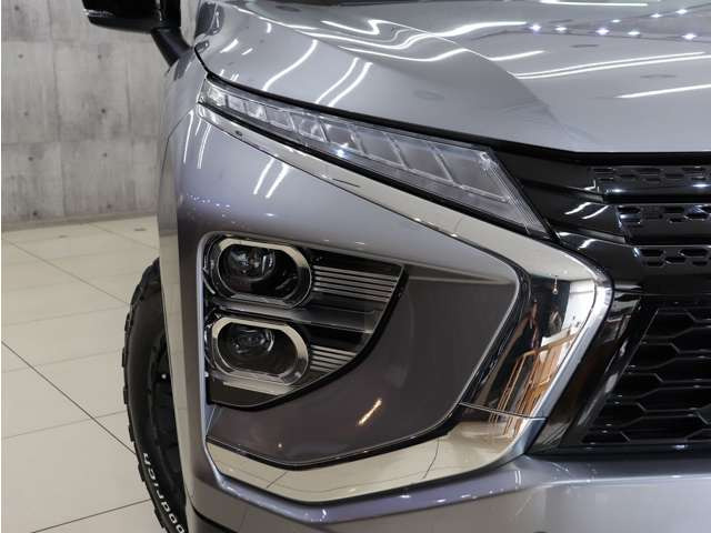 �Â��铹�����S��LED�w�b�h�����v�ɂȂ�܂��B�w�b�h���C�g�����Y�����΂݂�܂蓙������σL���C�ȏ�Ԃ�ۂ��Ă���܂��B