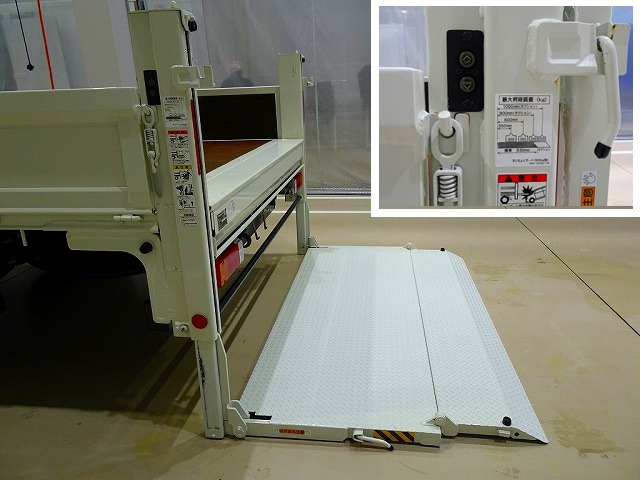 2�i�܂ꎮ�����p���[�Q�[�g 600kg �V���a/RE06-1134 ��:120cm/�L����:107cm ��:207cm/�L����:194cm �����A�x��PG�X�C�b�`