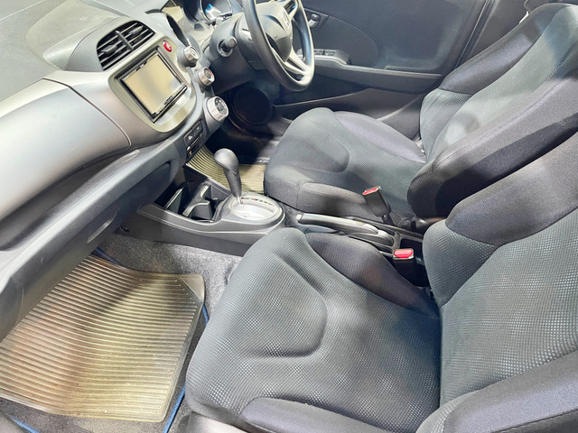 当店は他の格安店とは違い札幌運輸支局(1-3192)認証工場になりますので、しっかりと法定点検後に納車させていただきますのでご安心ください。お客様のご予算に合わせて整備、点検、必要に応じて部品交換を行います