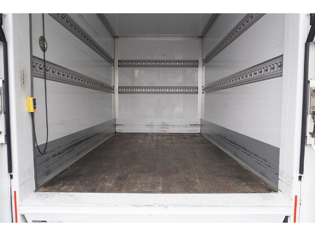 �V�Ԓ����������Ă���܂��B���g�p�̎ԂȂǂ����Ŕ[���������g���b�N����������u���Ă���܂��̂ł������������B