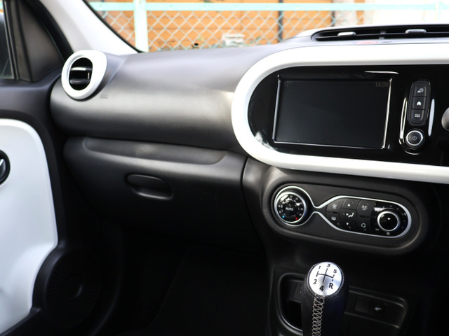7�C���`�^�b�`�X�N���[��[AppleCarPlay&AndroidAuto�A�g/AM&FM���W�I/USB&times;2/AUX/Bluetooth�ڑ��Ή�]�ȂǃI�v�V�����������܂ߑ������[�����Ă���܂�!!