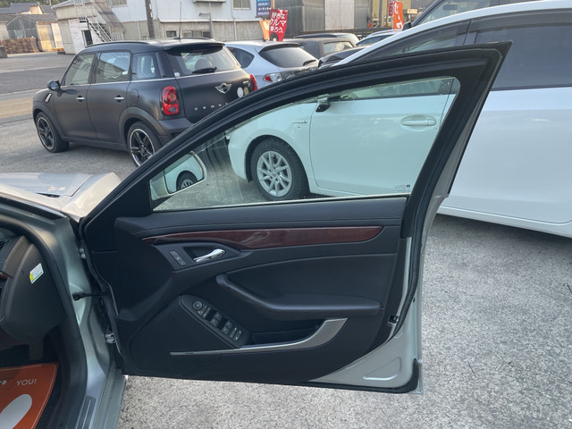 程度が悪い車が安いのは当たり前です。当店はコストを安く!薄利多売価格設定でお客様が良質安価な車両に出会える事にこだわっております。少し年式が古くても程度の良い車両は沢山あります!