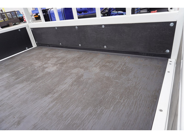 �V�Ԓ����������Ă���܂��B���g�p�̎ԂȂǂ����Ŕ[���������g���b�N����������u���Ă���܂��̂ł������������B