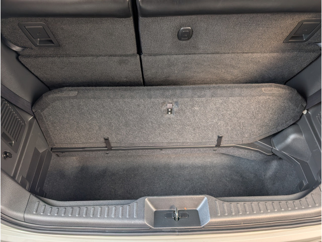 ���Q�b�W�{�[�h���ɂ����[�ӏ����݂����Ă܂��B�M�d�i�����[�������ԓ�������[������Ǝg�p�p�r�͗l�X�ł��B