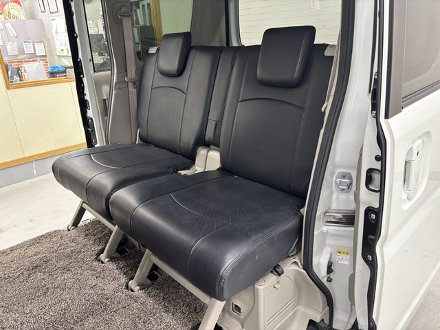 �y�K���X����̕i���z ���Ђ̓W���ԗ��ɂ�AIS�Ӓ菑�ƃI�[�g�I�[�N�V�������̍���\��ςݍ���ł��܂��B�v���C�X�{�[�h�̋��z�͏��o��݂̂��x�������z�B�i�������i���S���͈ꌩ�ɔ@�����B��ڗđR�ł��B