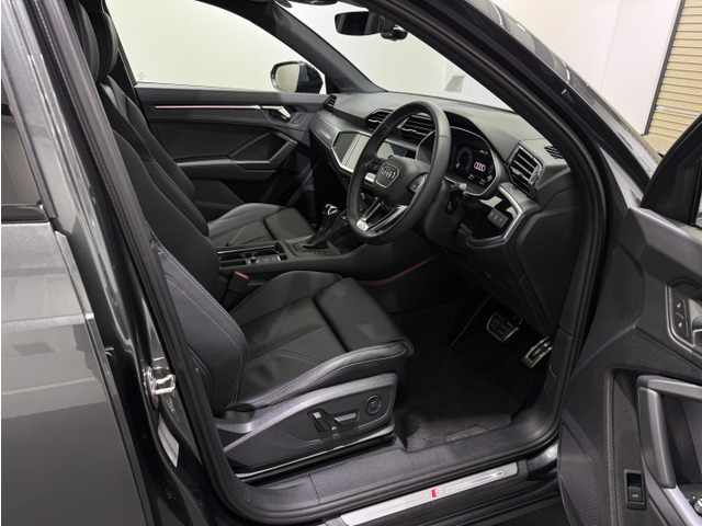 �u���b�N����Ƃ���S���C����p�̃C���e���A�́A�g�p���̖����ƂĂ��������R���f�B�V�����ł��B�t���A�}�b�g�܂ŉ���̂Ȃ���������ۂ��Ă��܂��B�։��Ŏg���Ă܂����̂ŁA�C�ɂȂ��������͗L��܂���B