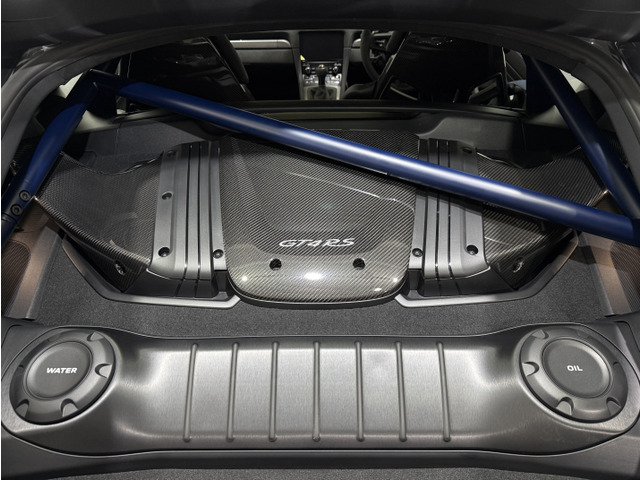 �G���W���ɂ́u911GT3�v�䂸��̍���]�^4���b�^�[�����Ό�6�C�����̗p���AMAX500PS�ŁA1415kg�ɗ}����ꂽ�ԏd�Ƃ����܂��āA�p���[�E�F�C�g���V�I��2.83kg/PS���������Ă��܂��B