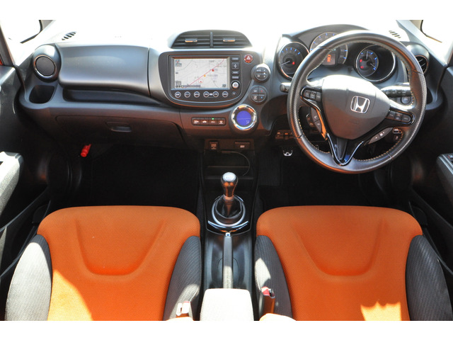 フィットハイブリッド1.5 RS