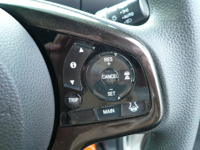 �N���[�Y�R���g���[��(�E)���h���C�o�[���ݒ肵�����x�������I�Ɉێ����Ă����@�\�ł�!���i���璷�����^�]������ɂ������߂ł�