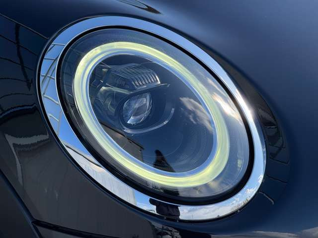 LED�w�b�h���C�g�̓f�U�C���������ł͂Ȃ���Ԃ̈��S���ɔ��Ɍ��ʂ𔭊����܂�!