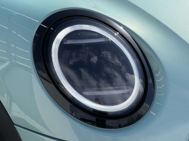 LED�w�b�h���C�g�̓f�U�C���������ł͂Ȃ���Ԃ̈��S���ɔ��Ɍ��ʂ𔭊����܂�!