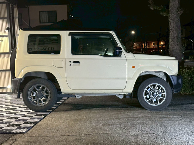 【ガラスコーティング】 当社では【ボディーガラスコーティング】も施工可能です!お車の艶が出て汚れにくく、お手入れも楽ちんです!お気軽にスタッフまでお尋ね下さい!