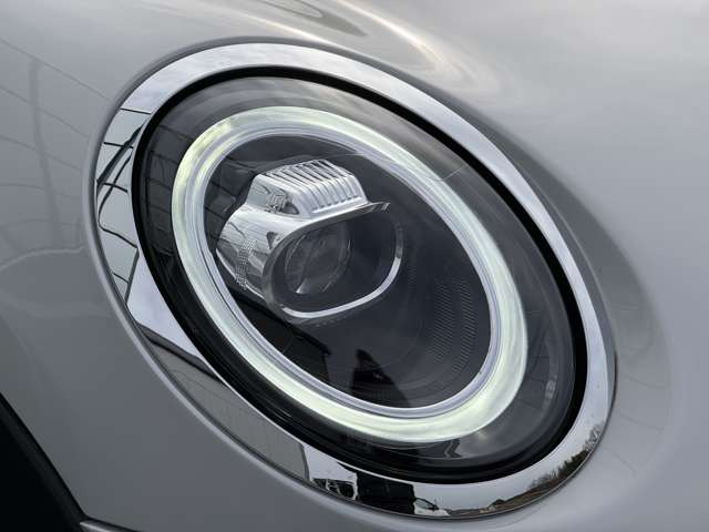 LED�w�b�h���C�g�̓f�U�C���������ł͂Ȃ���Ԃ̈��S���ɔ��Ɍ��ʂ𔭊����܂�!