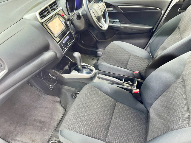 フィット1.3 13G Fパッケージ 4WD