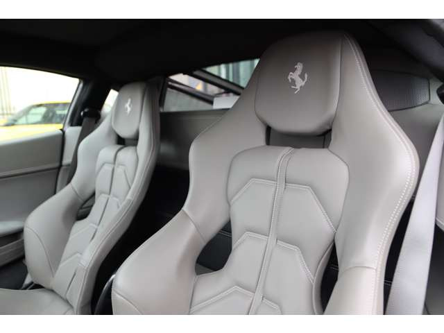 �X�[�p�[���[�V���O�V�[�g�ɃN���}�J���[�ƃz���C�g�X�e�b�`�����ɃI�V�����ł��B