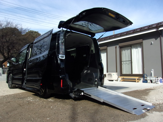 ヴォクシー2.0 ZS ウェルキャブ スロープタイプI 車いす1脚仕様